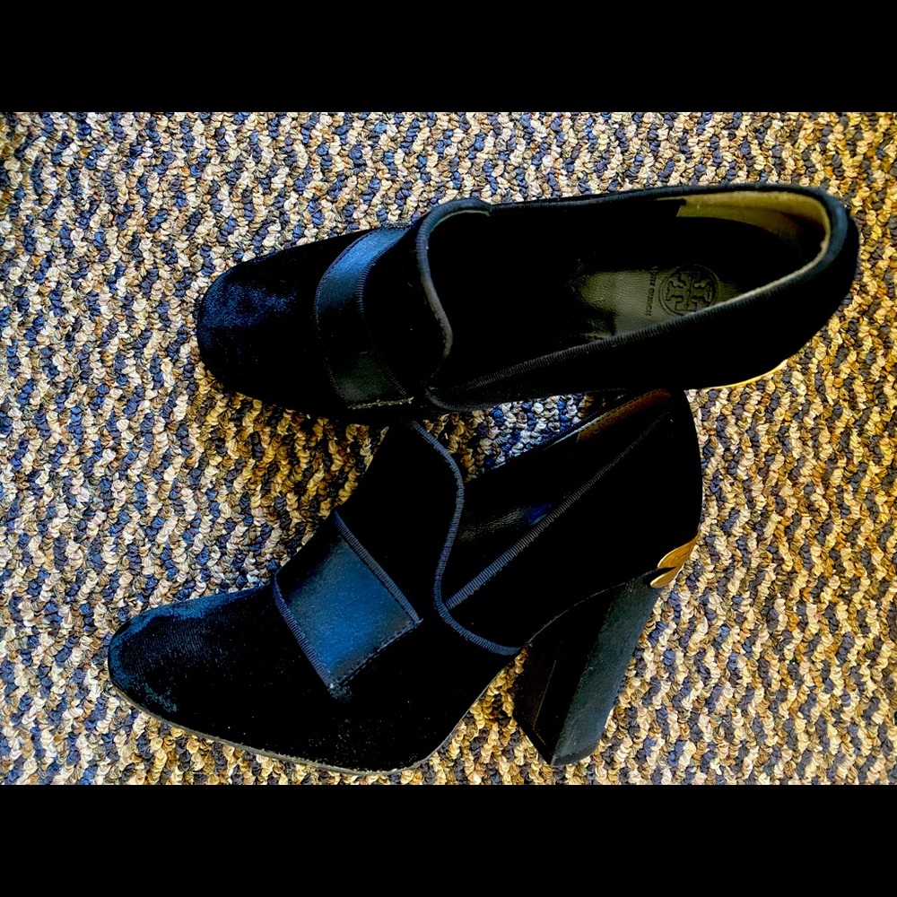 Tory Burch Black Shoes with Gold Firefly